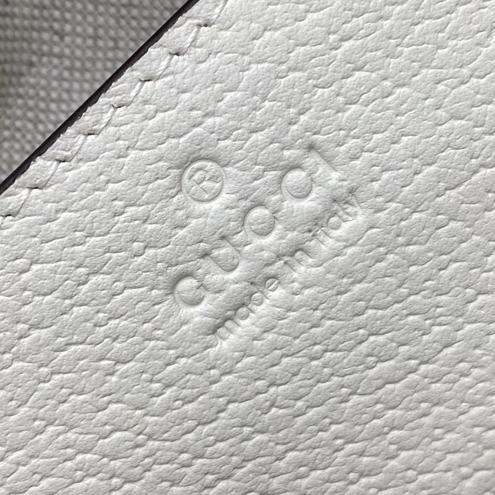 【P900】古奇包包货源 Gucci新款白色皮配双G面料织带相机包斜挎包