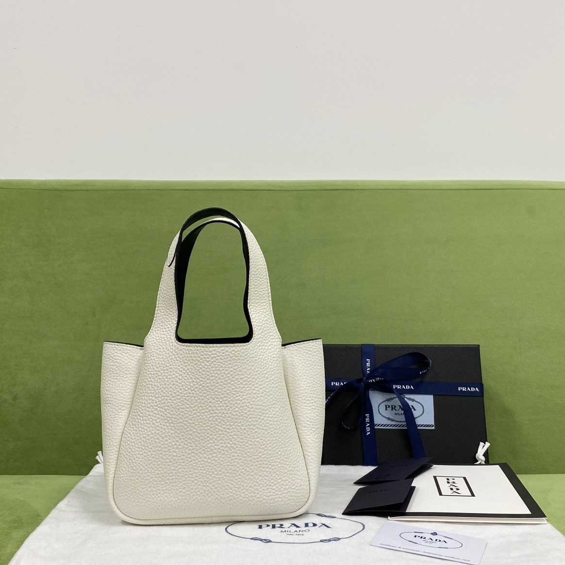 【P1130】Prada新款女包 普拉达1BA349白色牛皮迷你菜篮子包手提包