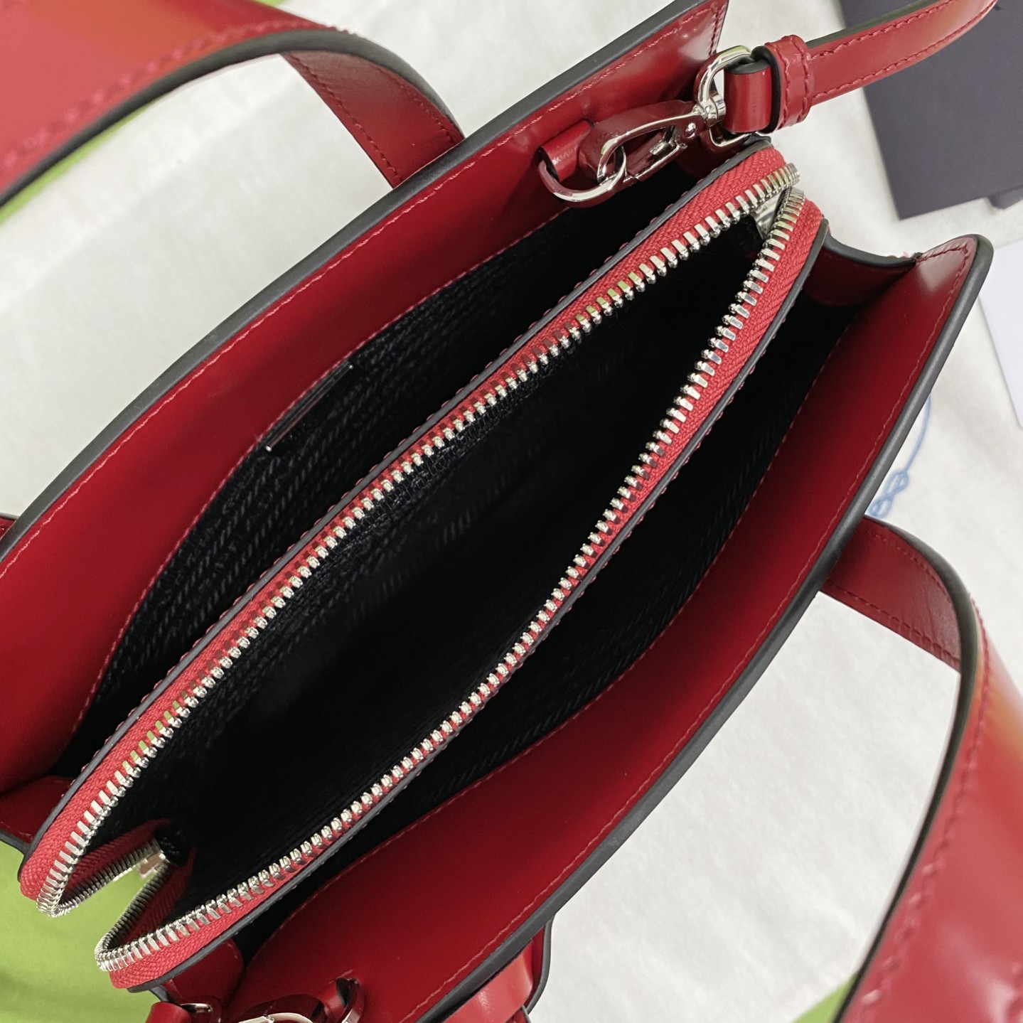 【P1350】Prada新款包包 普拉达红色亮面牛皮手提公文包斜挎包22CM