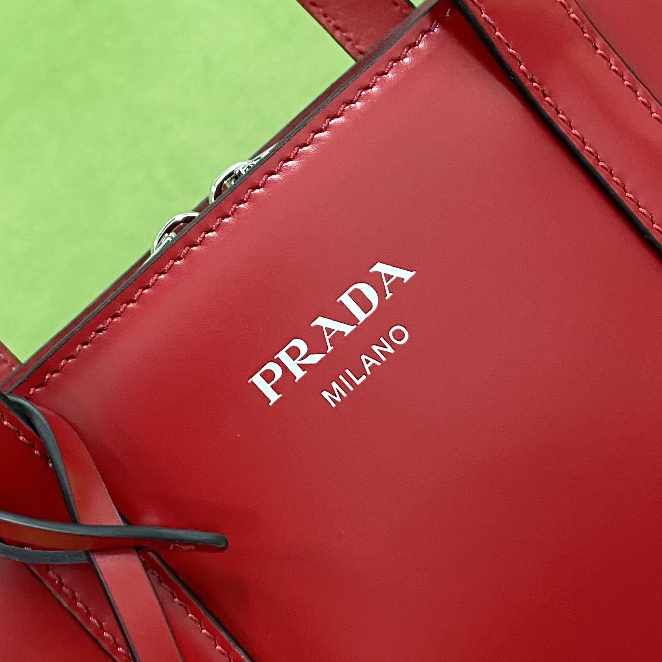 【P1350】Prada新款包包 普拉达红色亮面牛皮手提公文包斜挎包22CM