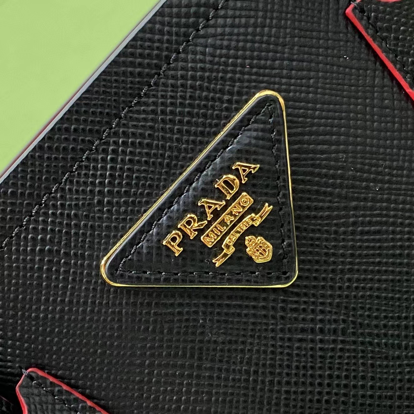 【P1650】Prada22年新款包包 普拉达黑色十字纹牛皮迷你杀手包手提斜挎包