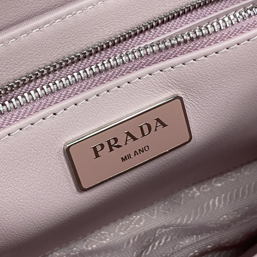 【P1320】普拉达包包货源 Prada 1BD295粉色尼龙拼皮Pocket系列斜挎包