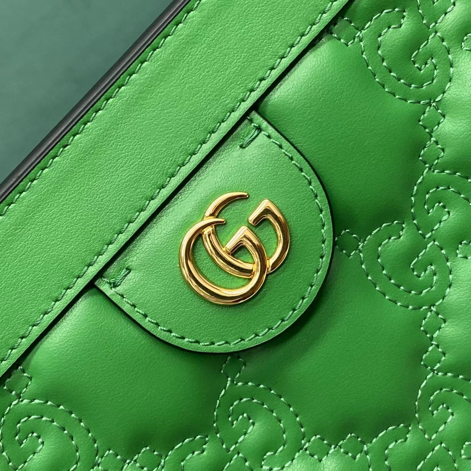 【P1350】古奇包包批发 Gucci2022新款702200绿色全皮浮雕双肩带斜挎包